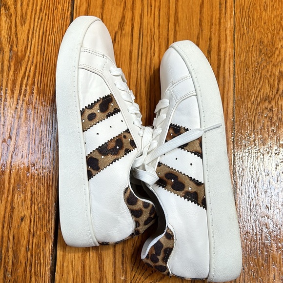 Ccocci low profile ladies sneakers.  Iris style from local boutique. Size 6. - Picture 7 of 8